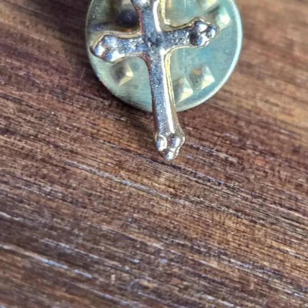 Vintage Lapel Pin Lot Crosses & Miraculous Medal Christian Tie Tack Pins 5 Pc - Picture 3 of 7